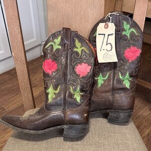 Texas Boot Co Women’s 7.5 Brown Cowboy Boots with Floral Embroidery